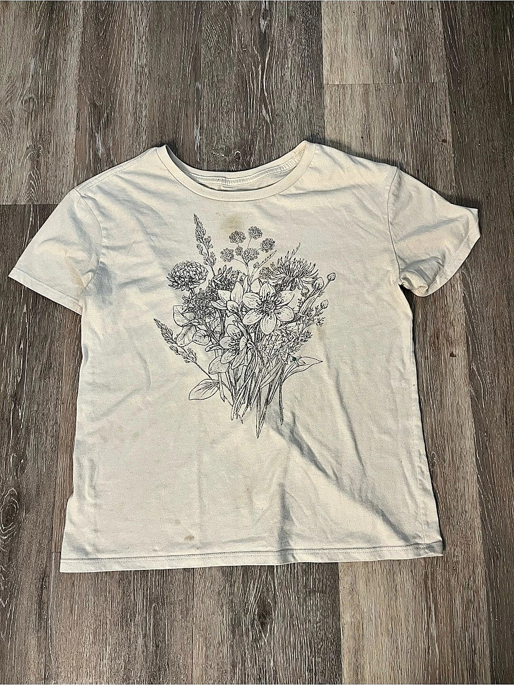 Fifth Sun Womens Floral Bouquet T-Shirt Size M Cream Botanical Cottagecore